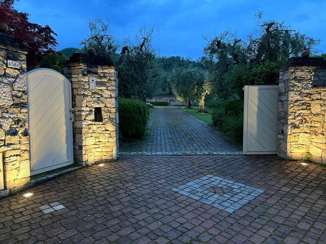 Villa Oleander มาแนร์บา เดล การ์ดา ภายนอก รูปภาพ